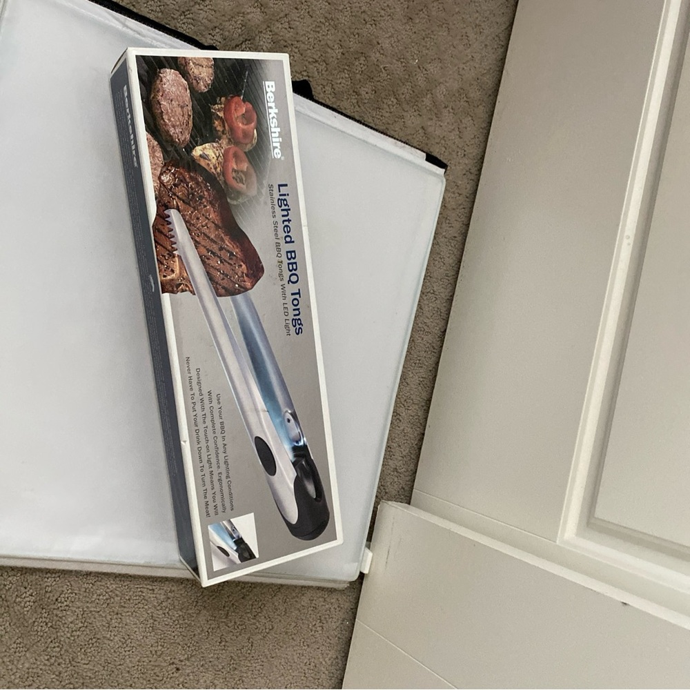 Berkshire lighted bbq tongs